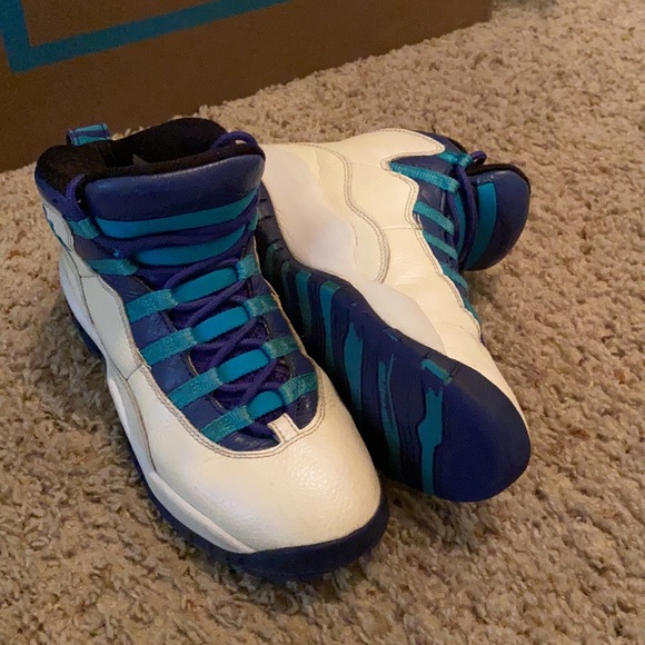 AirJordan 10 Retro 'Charlotte Hornetts’ - Picture 2 of 3